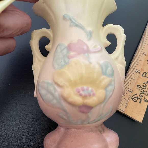 Vintage Hull Pottery Magnolia Double Handled Vase A 13 6 Inches - Picture 7 of 8